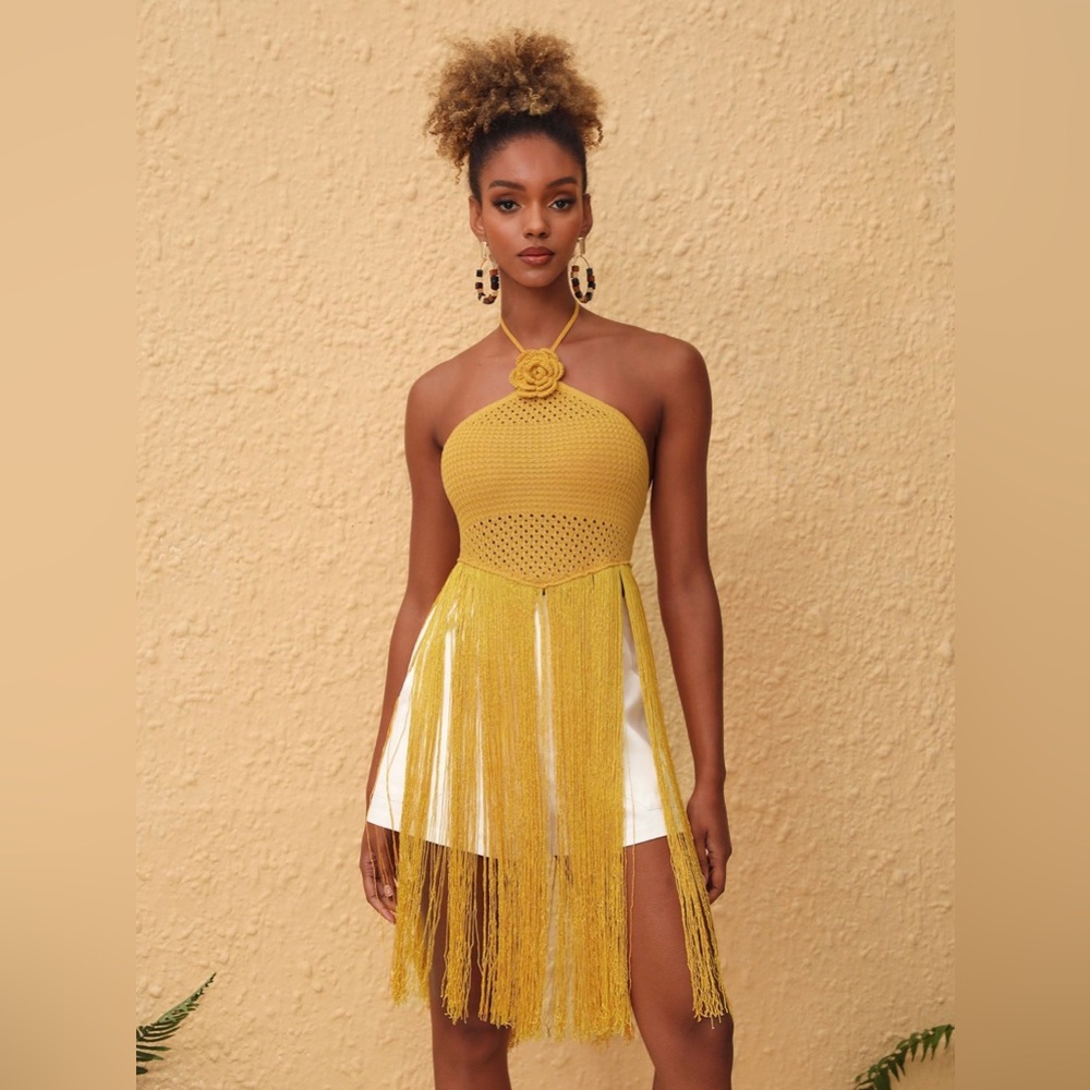 3D Halter neck knitted top with tassel